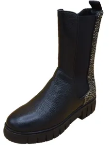 Tobi_Leather